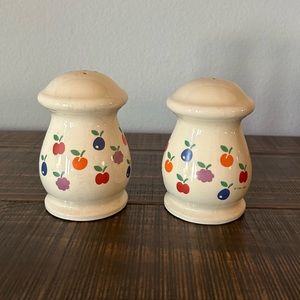 New Avenues Orchard Vintage Salt/Pepper Shaker Set